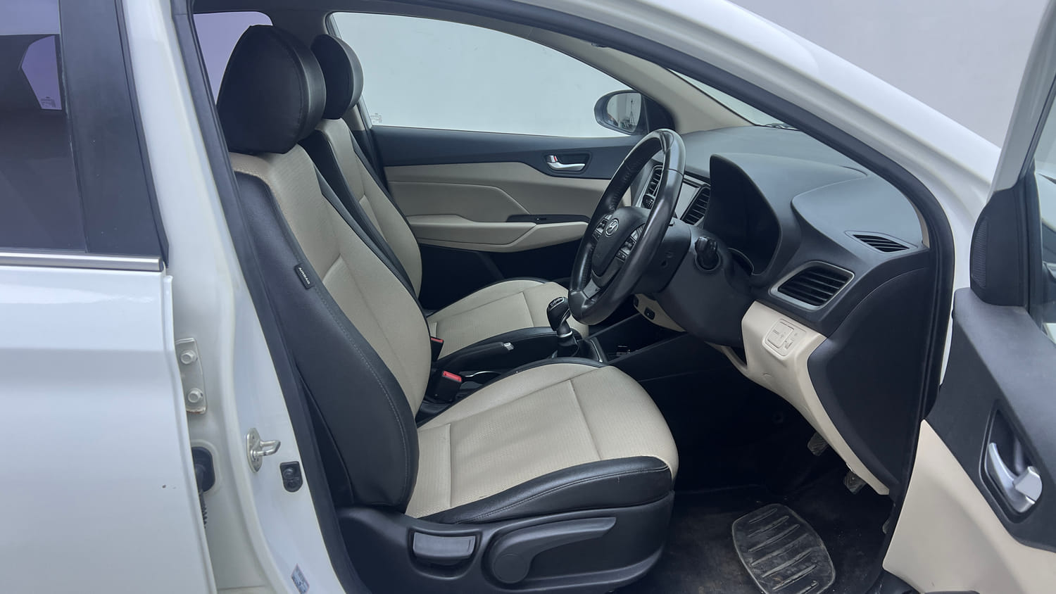 Used 2018 Hyundai Verna SX (O)1.6 VTVT Petrol Manual interior RIGHT SIDE FRONT DOOR CABIN VIEW