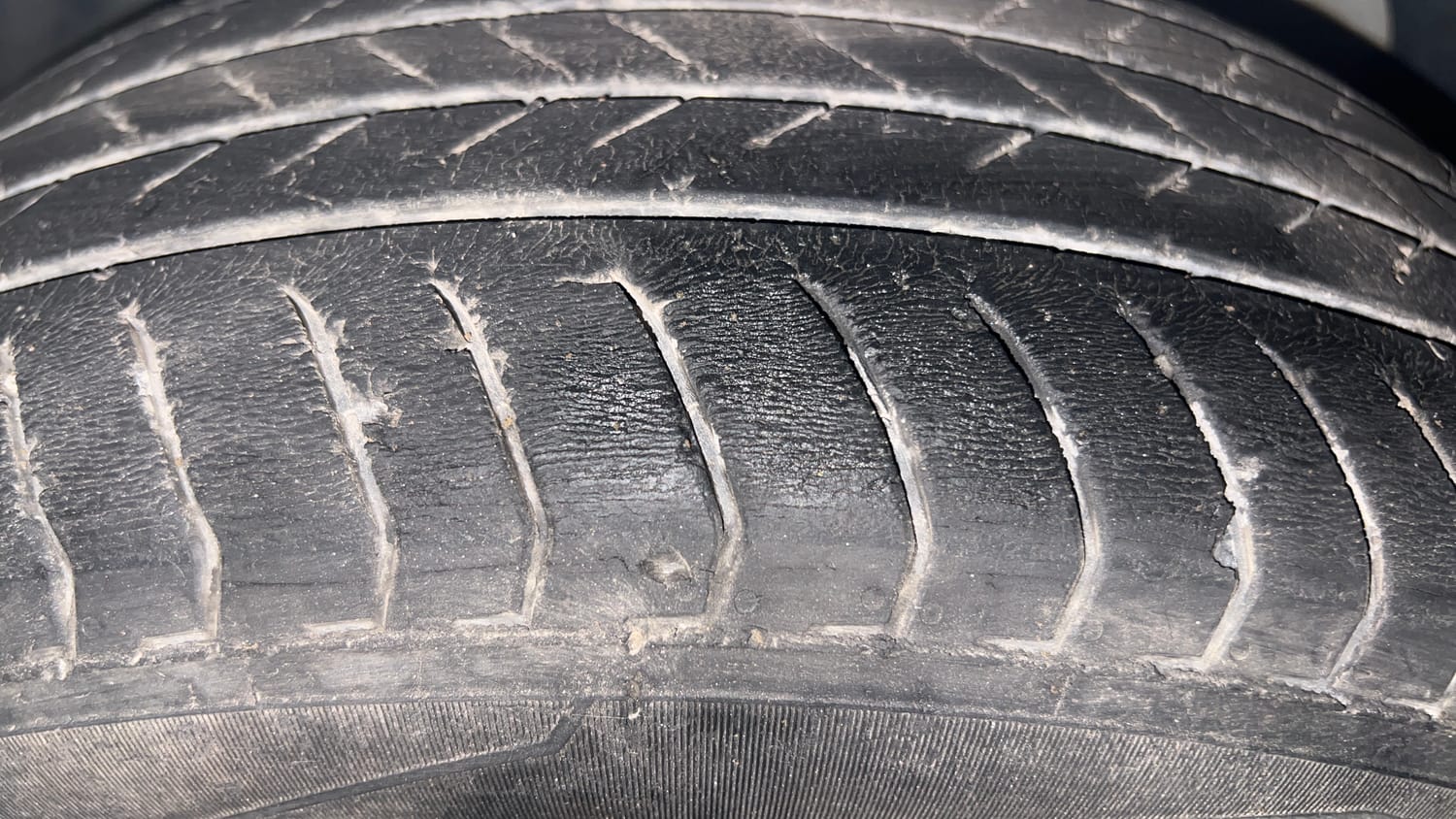 Used 2015 Ford EcoSport Titanium 1.5 TDCi Diesel Manual tyres LEFT FRONT TYRE TREAD VIEW