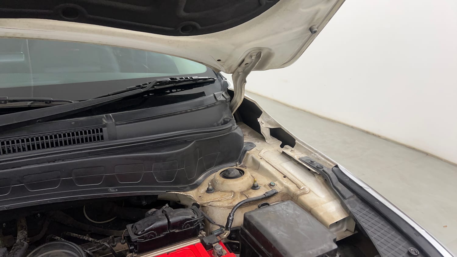 Used 2020 Kia Seltos GTX Plus AT 1.5 Diesel Diesel Automatic engine ENGINE LEFT SIDE HINGE & APRON VIEW