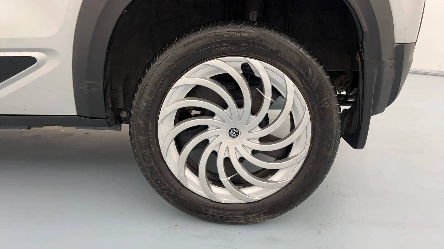 Used 2021 Renault Kiger RXT MT Petrol Manual tyres LEFT REAR TYRE RIM VIEW