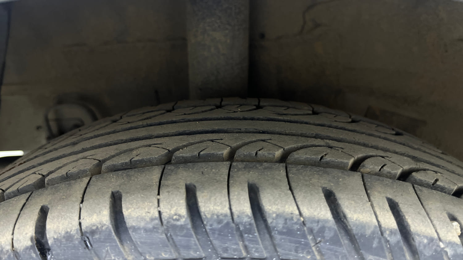 Used 2016 Hyundai Grand i10 Sportz 1.2 Kappa VTVT Petrol Manual tyres RIGHT REAR TYRE TREAD VIEW