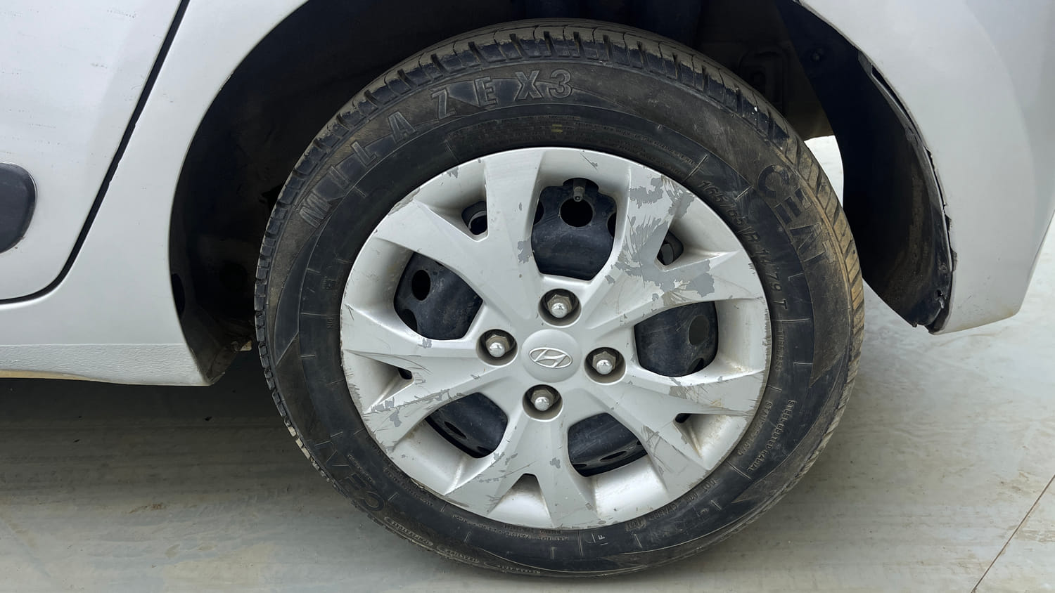 Used 2016 Hyundai Grand i10 Sportz 1.2 Kappa VTVT Petrol Manual tyres LEFT REAR TYRE RIM VIEW