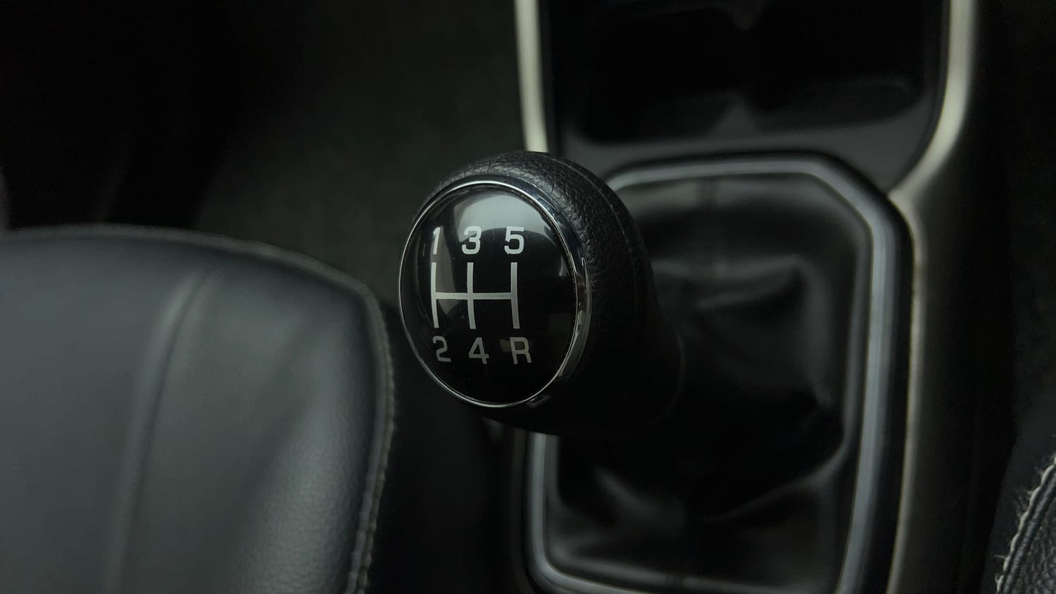 Used 2017 Maruti Suzuki Ignis Delta 1.2 MT Petrol Manual interior GEAR  KNOB VIEW