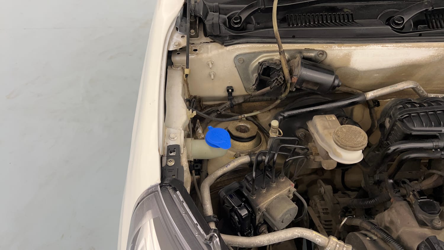 Used 2021 Maruti Suzuki Alto 800 VXi Petrol Manual engine ENGINE RIGHT SIDE HINGE & APRON VIEW