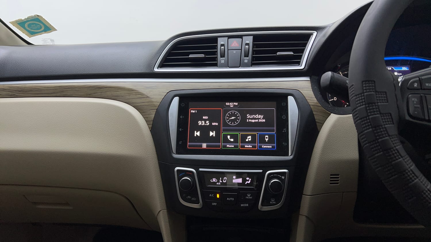 Used 2022 Maruti Suzuki Ciaz Zeta 1.5 Petrol Manual top_features Touch screen infotainment system
