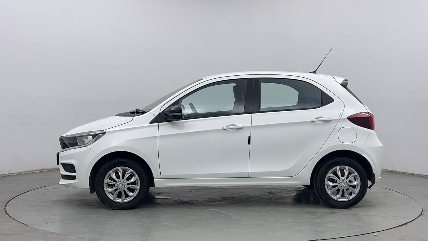 Used 2025 Tata Tiago XT Petrol Manual exterior LEFT SIDE VIEW