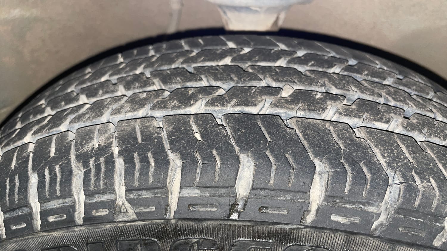 Used 2016 Maruti Suzuki Alto K10 VXi AMT Petrol Automatic tyres RIGHT FRONT TYRE TREAD VIEW