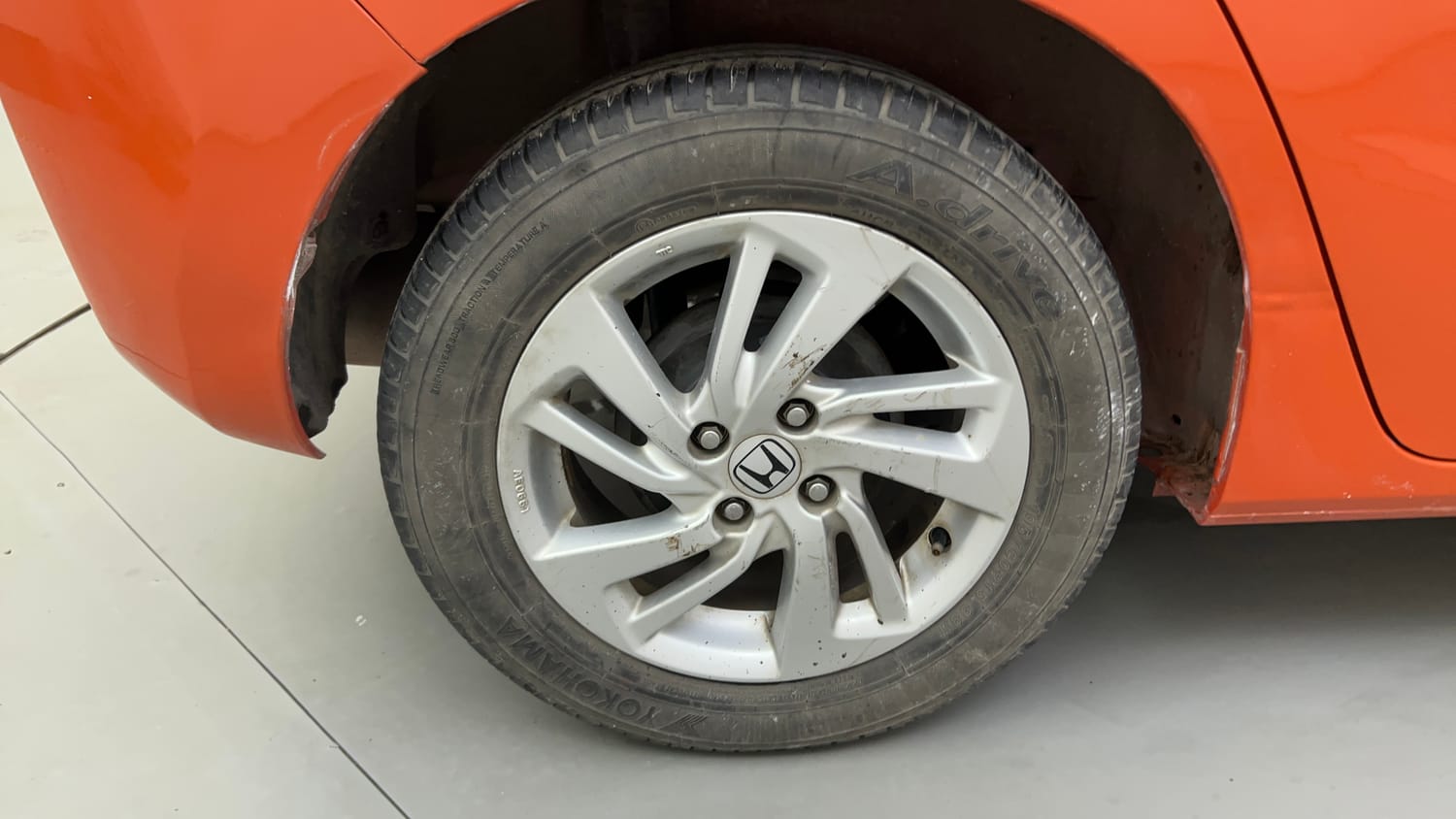 Used 2015 Honda Jazz V Petrol Petrol Manual tyres RIGHT REAR TYRE RIM VIEW