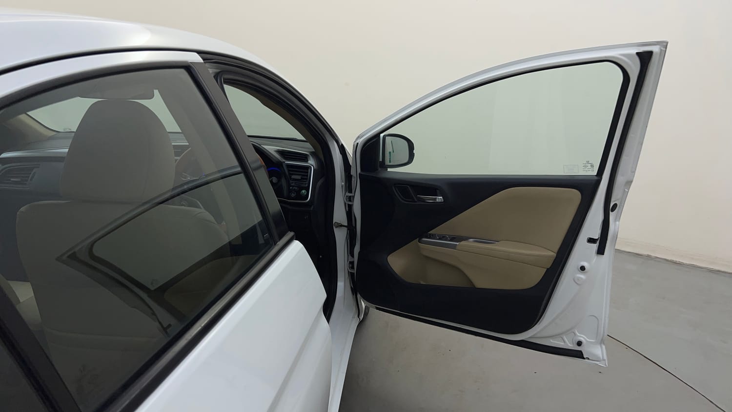 Used 2015 Honda City VX CVT Petrol Automatic interior RIGHT FRONT DOOR OPEN VIEW