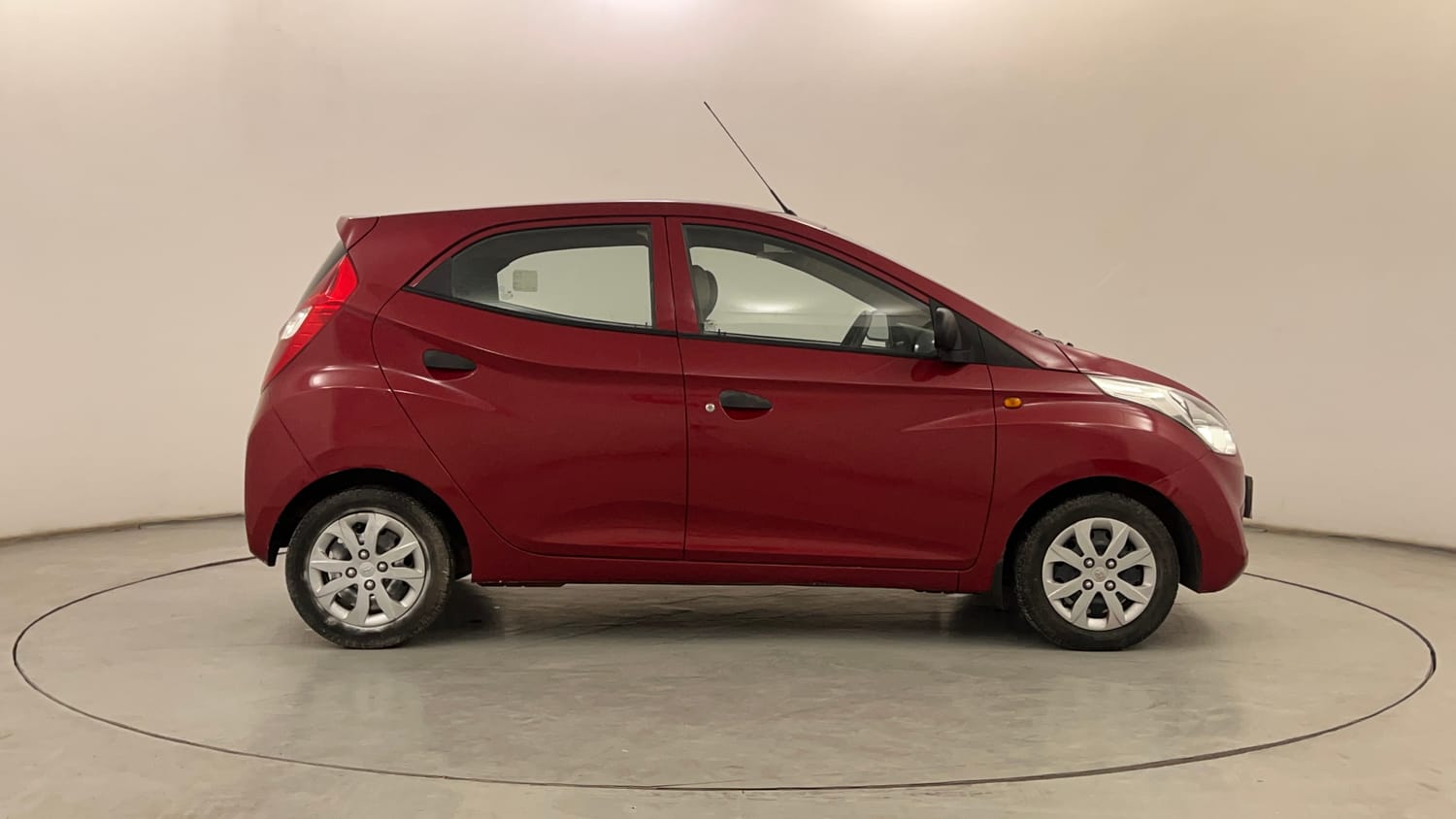 Used 2018 Hyundai Eon Magna + Petrol Manual exterior RIGHT SIDE VIEW