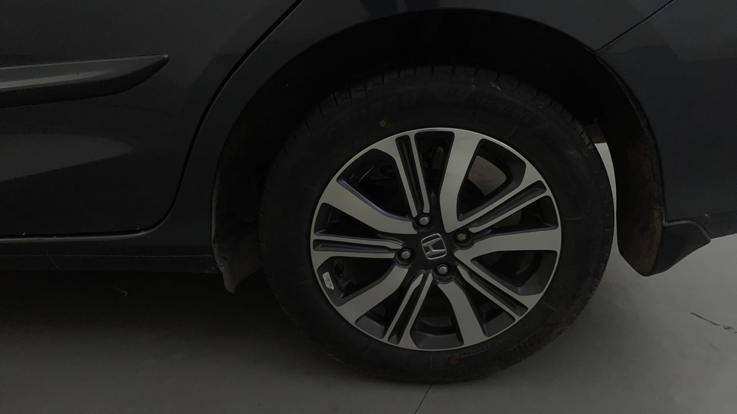 Used 2023 Honda Amaze VX 1.2 Petrol CVT Petrol Automatic tyres LEFT REAR TYRE RIM VIEW