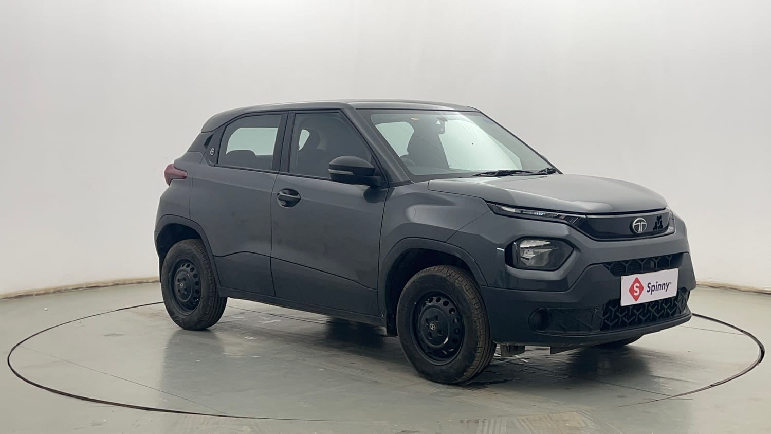 Used 2024 Tata Punch Pure MT Petrol Manual exterior RIGHT FRONT CORNER VIEW
