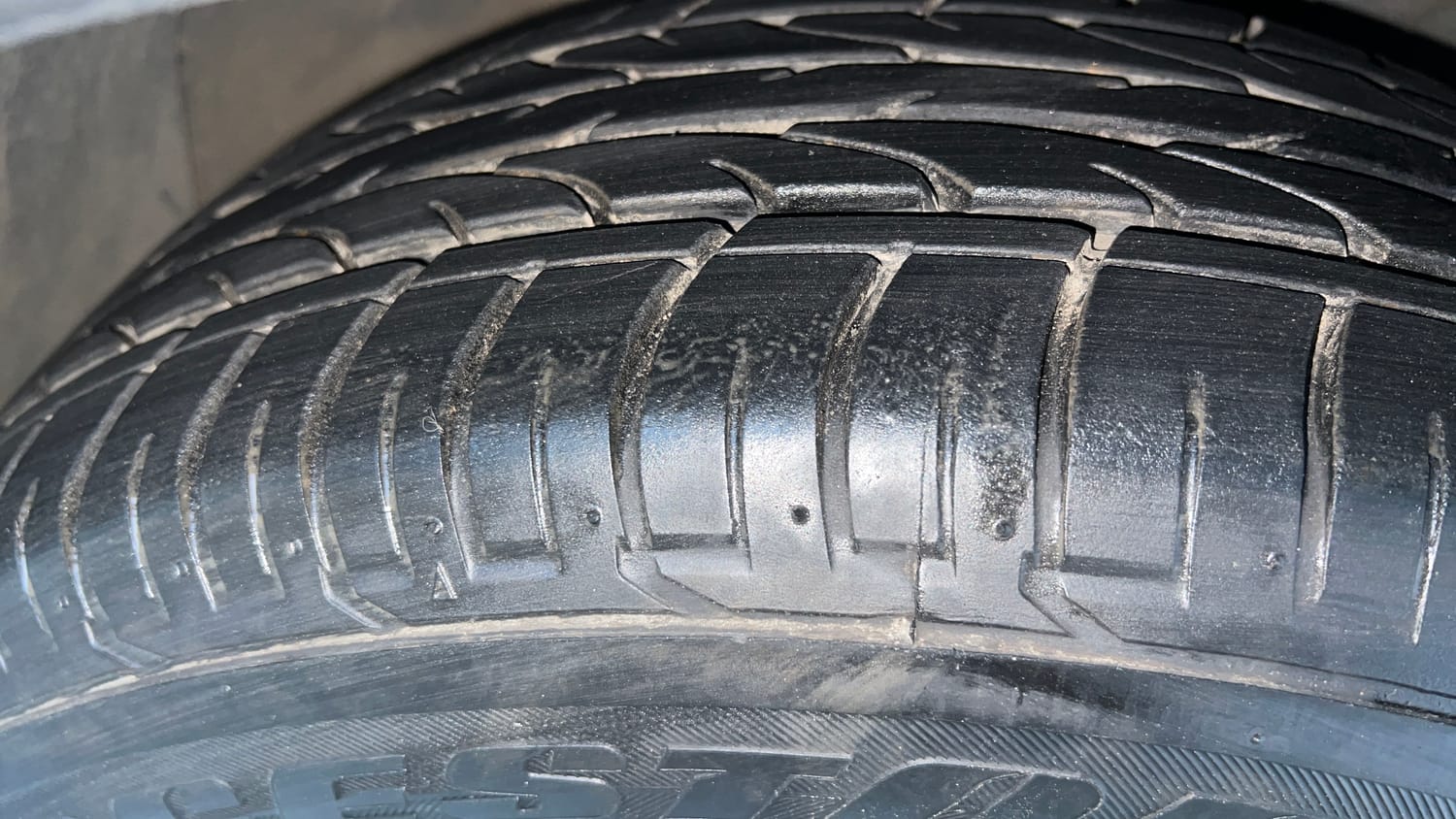 Used 2017 Hyundai Creta SX Plus 1.6 AT Petrol Petrol Automatic tyres RIGHT FRONT TYRE TREAD VIEW