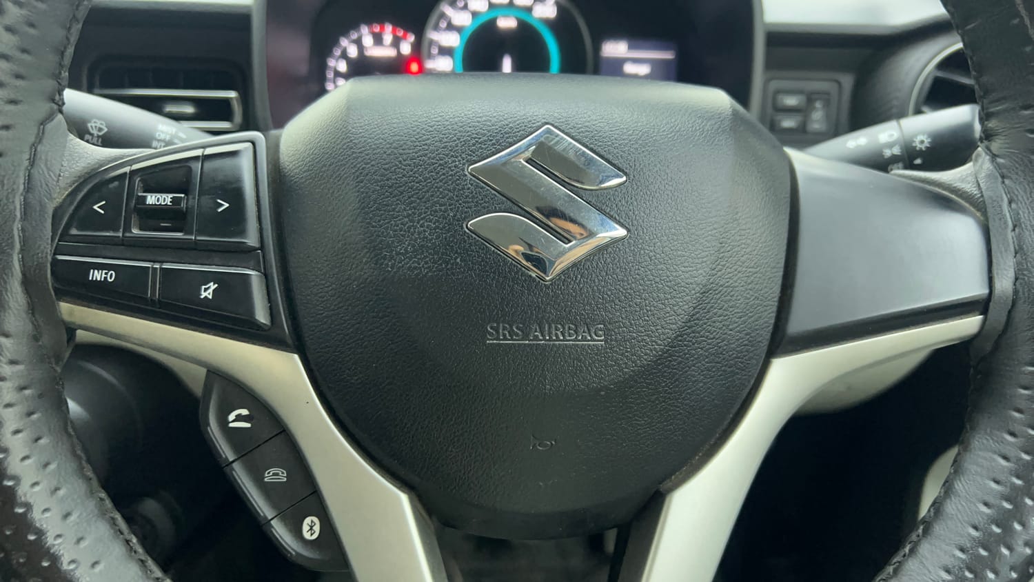Used 2017 Maruti Suzuki Ignis Delta 1.2 MT Petrol Manual top_features Steering mounted controls