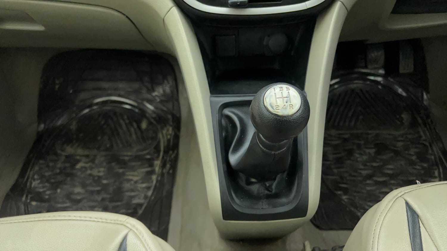 Used 2017 Maruti Suzuki Celerio ZXi Petrol Manual interior GEAR  KNOB VIEW