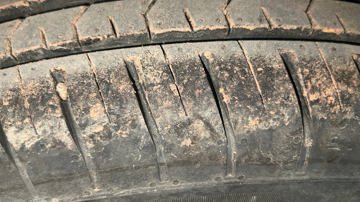 Used 2024 Tata Punch Pure MT Petrol Manual tyres RIGHT REAR TYRE TREAD VIEW