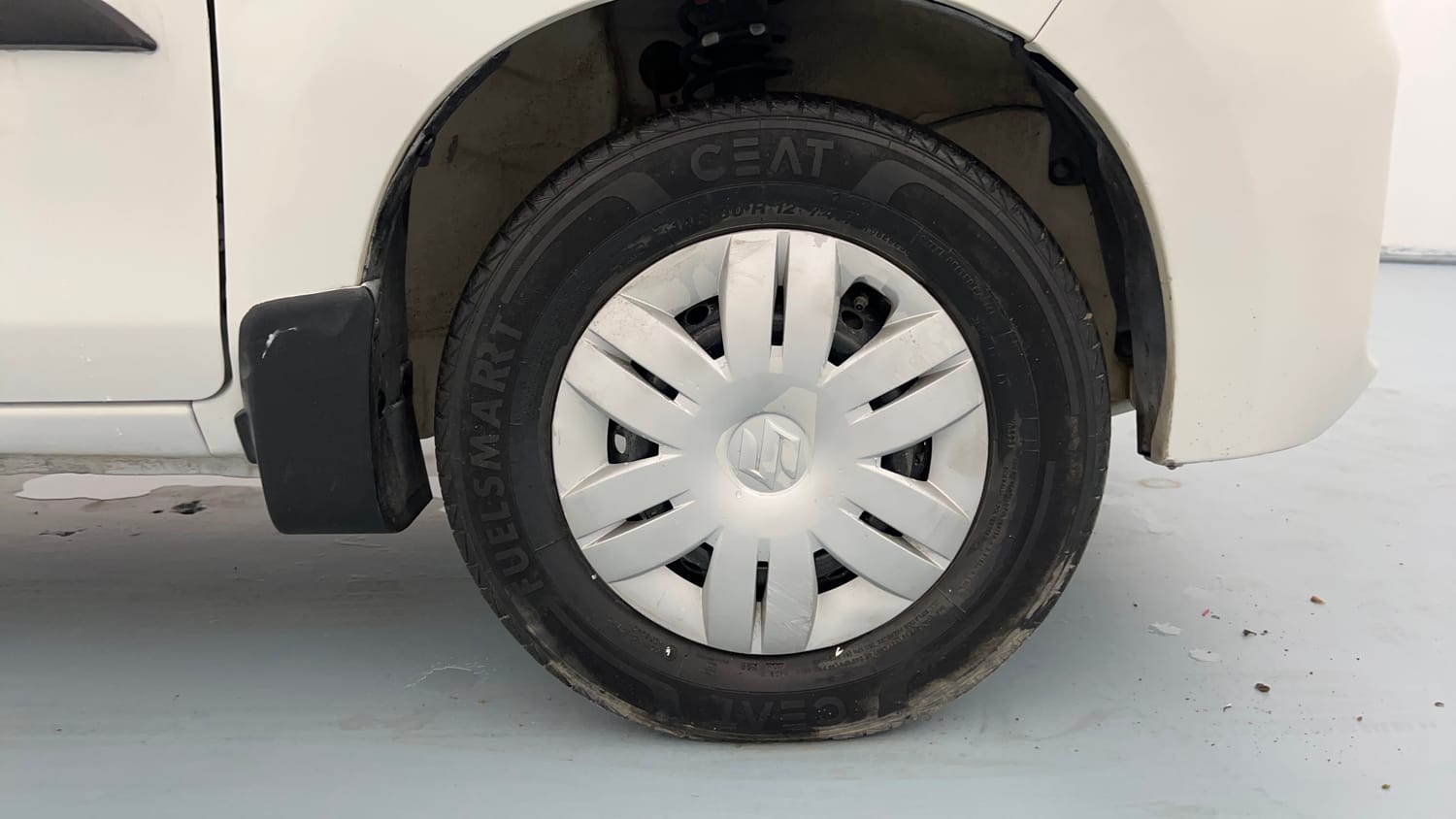 Used 2021 Maruti Suzuki Alto 800 VXi Petrol Manual tyres RIGHT FRONT TYRE RIM VIEW