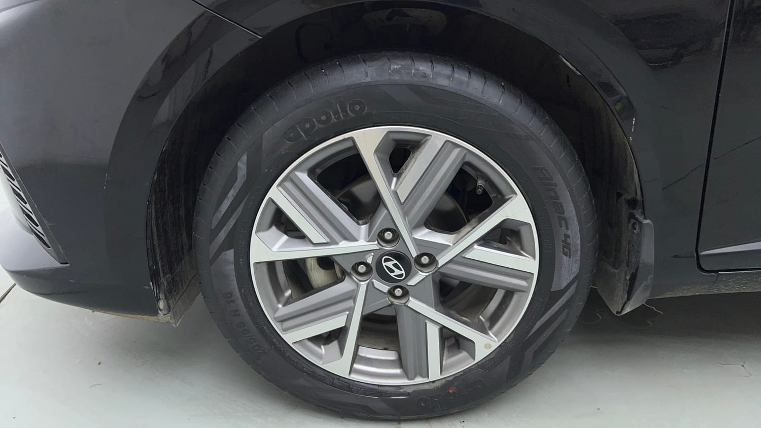 Used 2024 Hyundai Verna SX (O)1.5 Petrol MT Petrol Manual tyres LEFT FRONT TYRE RIM VIEW