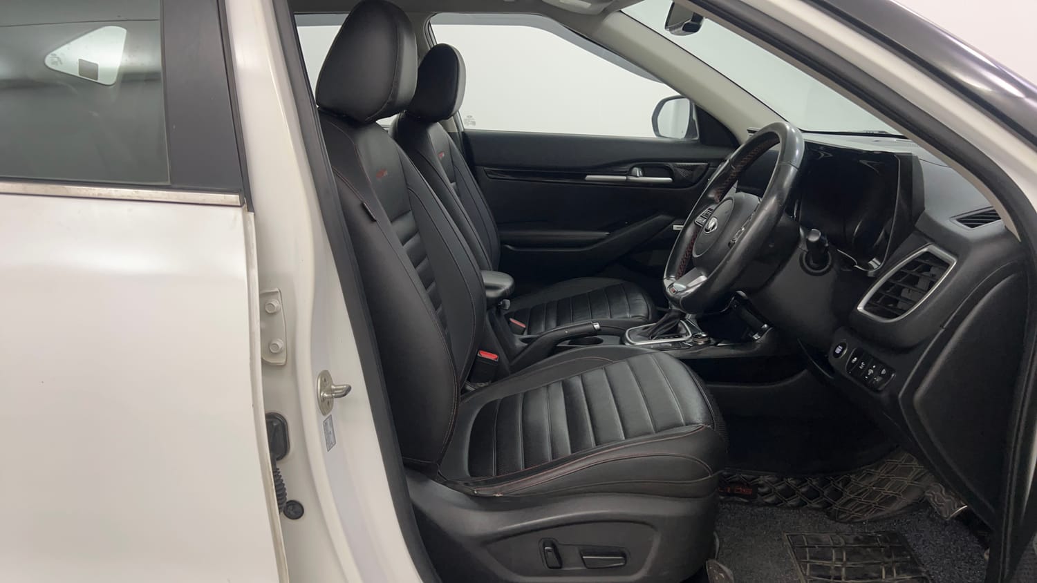Used 2020 Kia Seltos GTX Plus AT 1.5 Diesel Diesel Automatic interior RIGHT SIDE FRONT DOOR CABIN VIEW