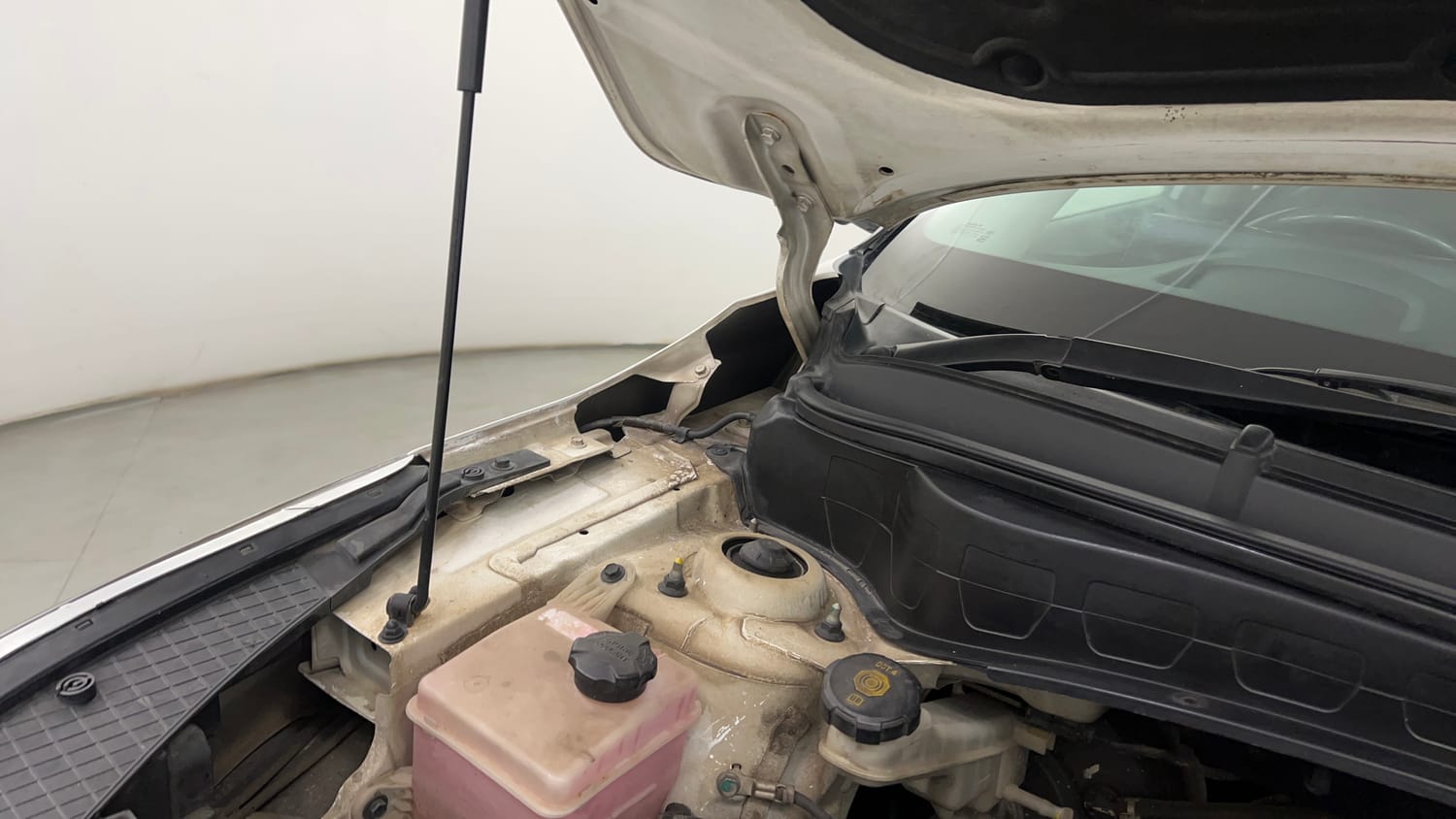Used 2020 Kia Seltos GTX Plus AT 1.5 Diesel Diesel Automatic engine ENGINE RIGHT SIDE HINGE & APRON VIEW