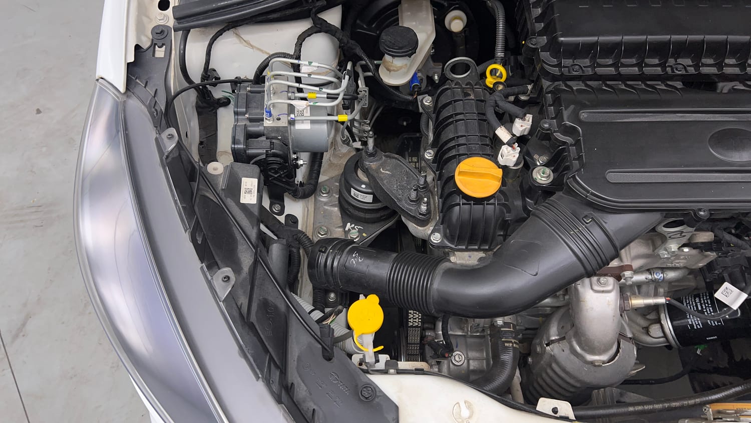 Used 2025 Tata Tiago XT Petrol Manual engine ENGINE RIGHT SIDE VIEW