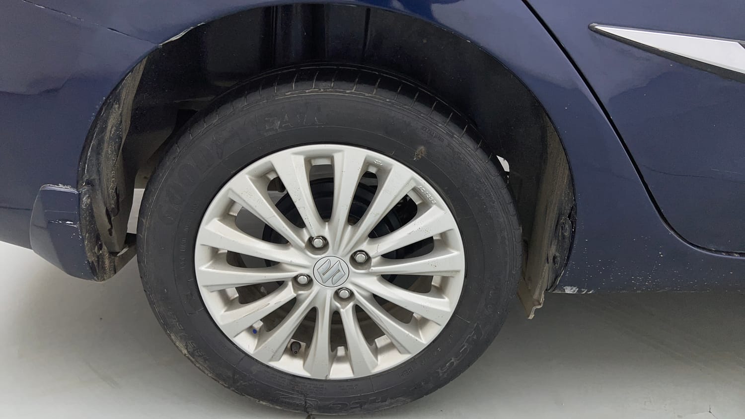 Used 2022 Maruti Suzuki Ciaz Zeta 1.5 Petrol Manual tyres RIGHT REAR TYRE RIM VIEW