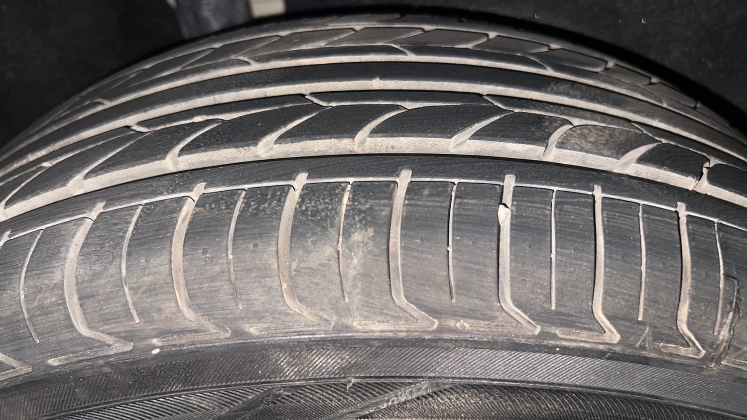Used 2015 Ford EcoSport Titanium 1.5 TDCi Diesel Manual tyres RIGHT REAR TYRE TREAD VIEW