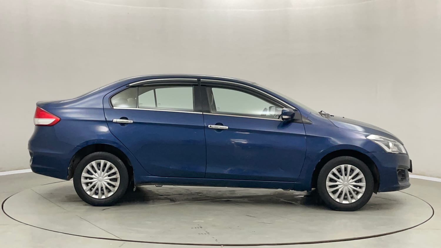 Used 2018 Maruti Suzuki Ciaz Sigma 1.4 MT Petrol Manual exterior RIGHT SIDE VIEW