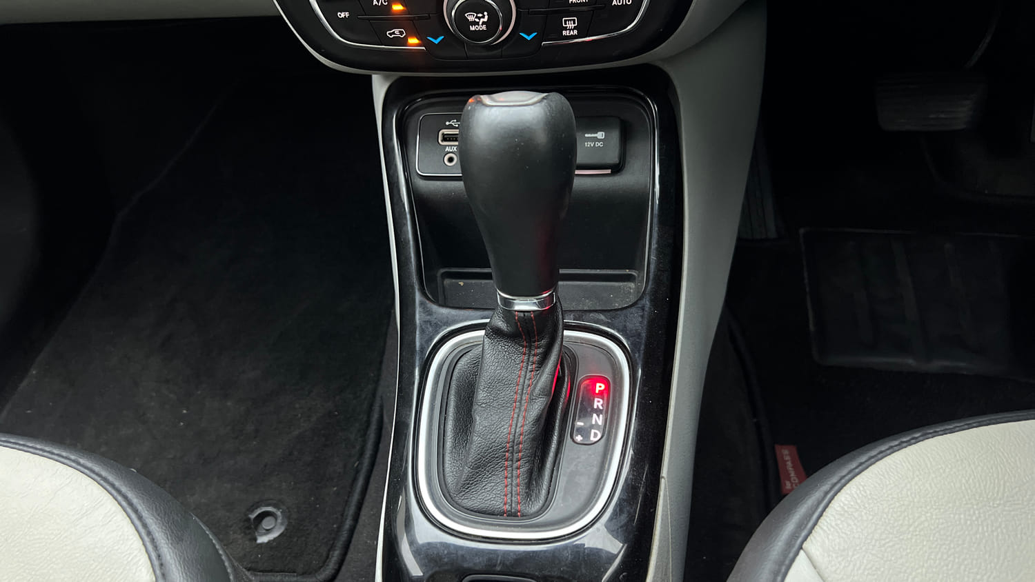 Used 2018 Jeep Compass Limited 1.4 Petrol AT Petrol Automatic interior GEAR  KNOB VIEW
