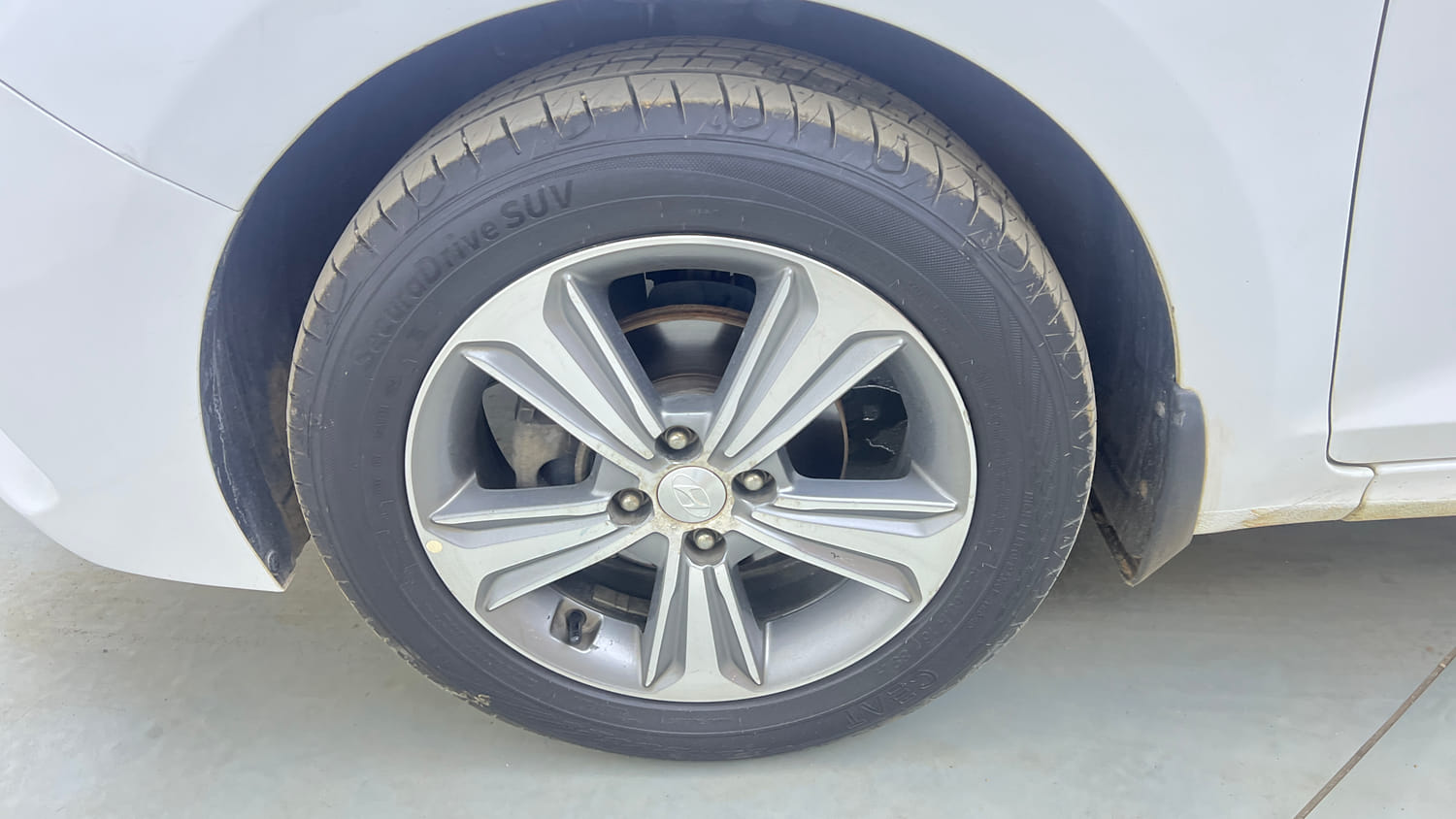 Used 2018 Hyundai Verna SX (O)1.6 VTVT Petrol Manual tyres LEFT FRONT TYRE RIM VIEW