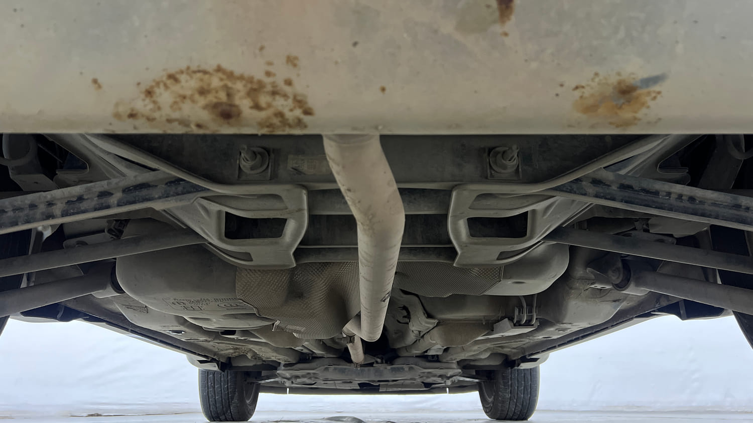 Used 2018 Jeep Compass Limited 1.4 Petrol AT Petrol Automatic extra REAR UNDERBODY VIEW (TAKEN FROM REAR)