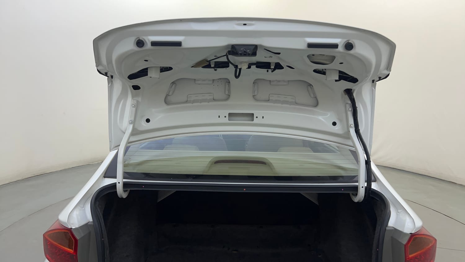 Used 2015 Honda City VX CVT Petrol Automatic interior DICKY DOOR OPEN VIEW