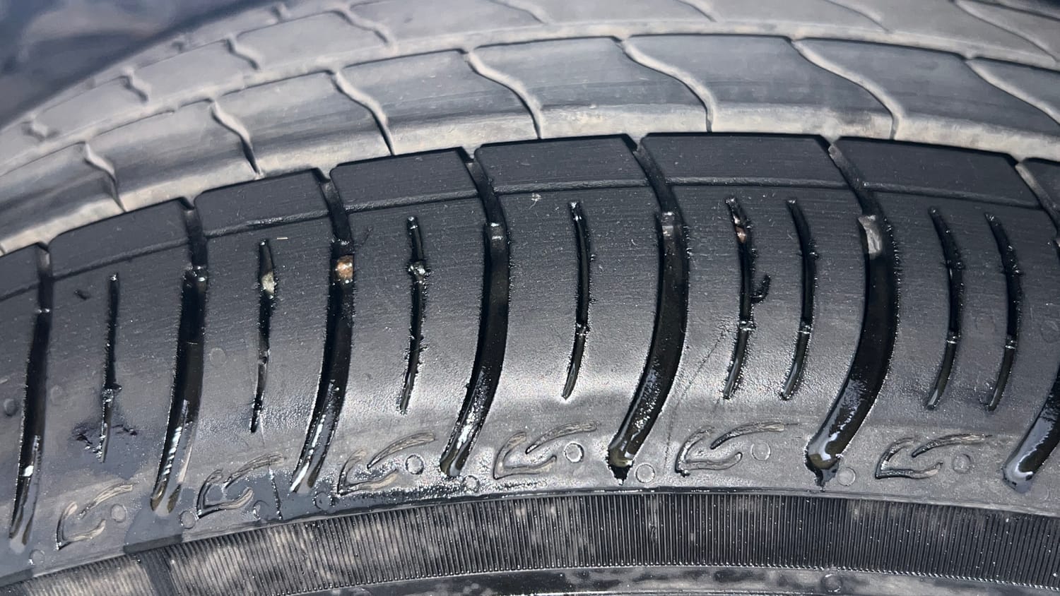 Used 2025 Tata Tiago XT Petrol Manual tyres LEFT FRONT TYRE TREAD VIEW