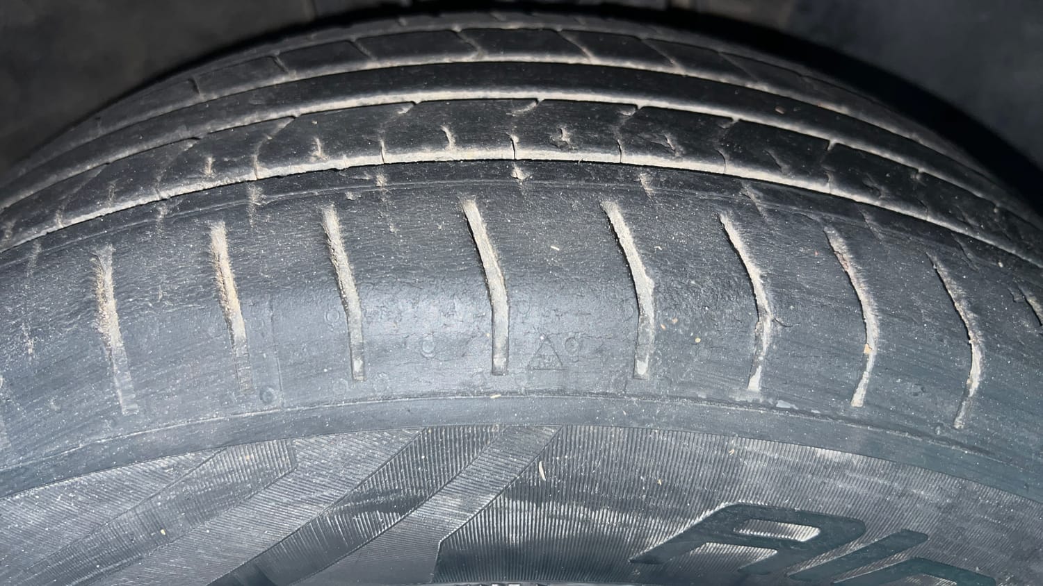 Used 2022 Hyundai Venue SX 1.2 Petrol Petrol Manual tyres RIGHT FRONT TYRE TREAD VIEW