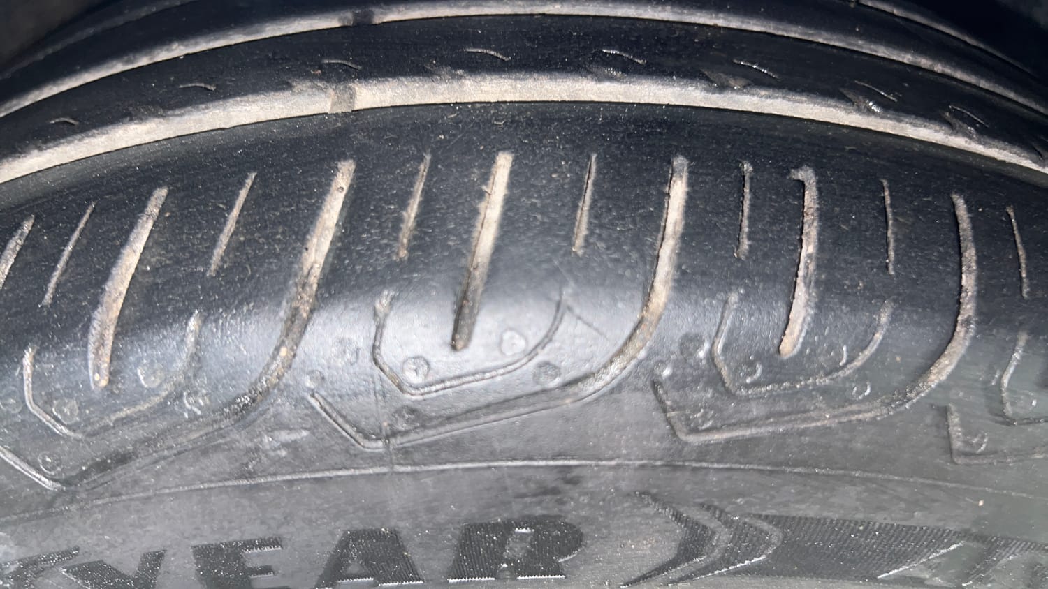 Used 2015 Honda City VX CVT Petrol Automatic tyres RIGHT FRONT TYRE TREAD VIEW