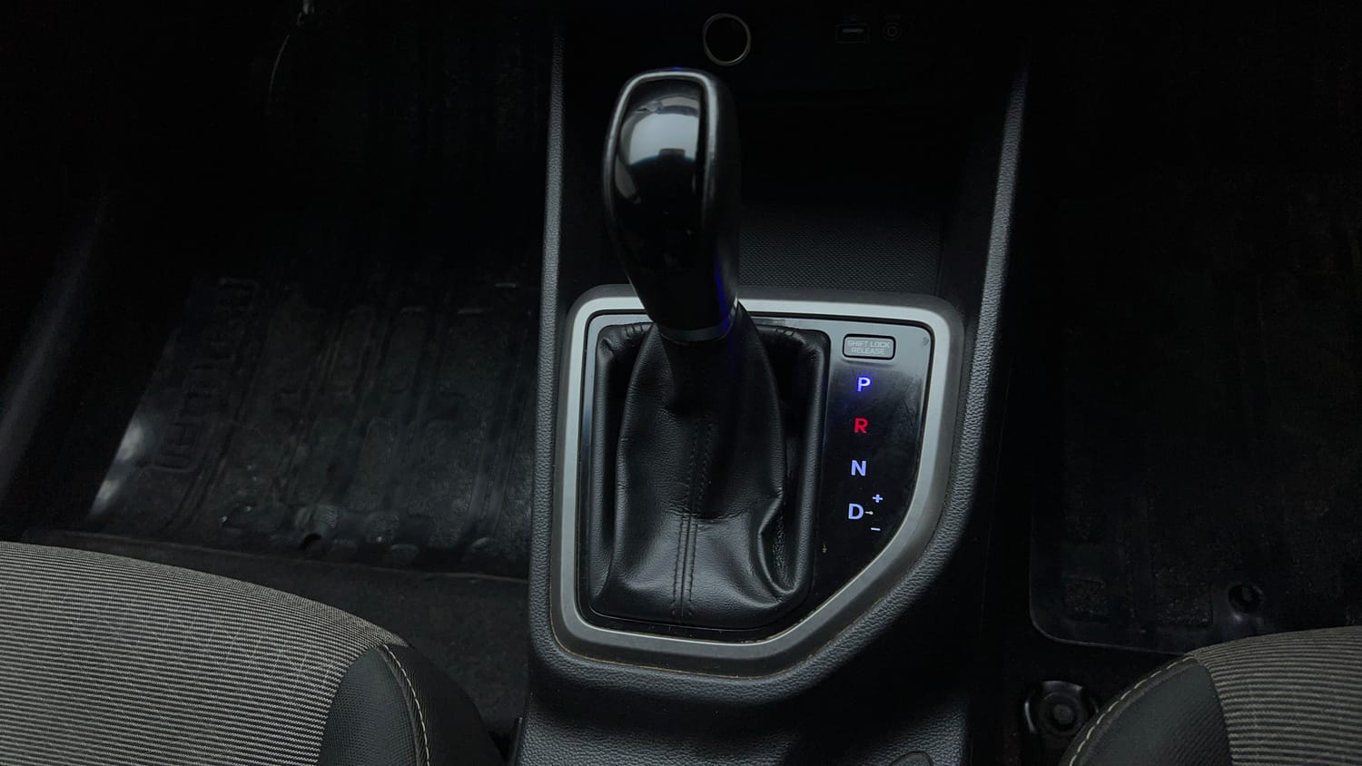 Used 2017 Hyundai Creta SX Plus 1.6 AT Petrol Petrol Automatic interior GEAR  KNOB VIEW
