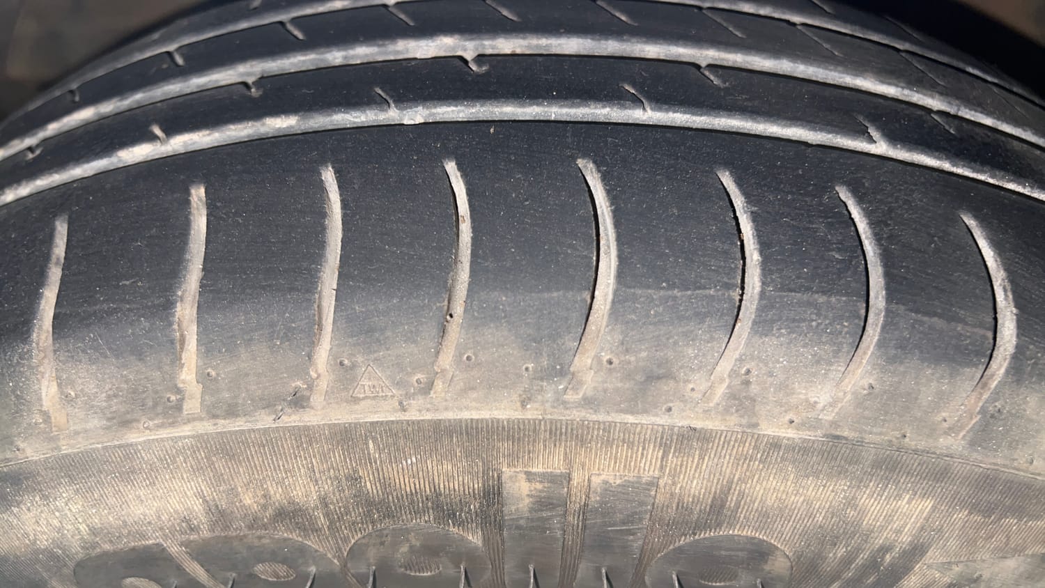 Used 2018 Maruti Suzuki Dzire VXi AMT Petrol Automatic tyres LEFT FRONT TYRE TREAD VIEW