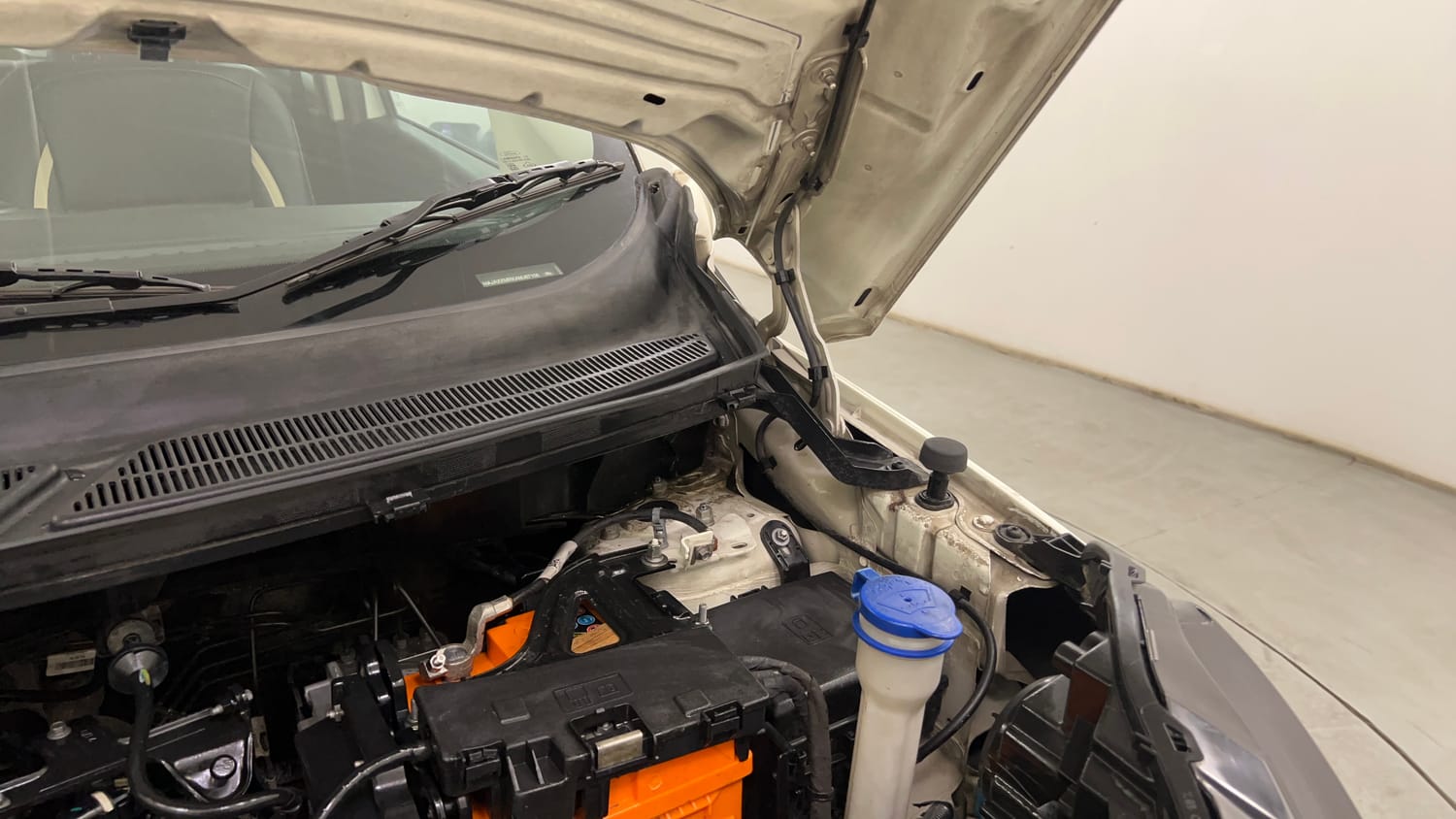 Used 2021 Ford EcoSport Ambiente 1.5L TDCi Diesel Manual engine ENGINE LEFT SIDE HINGE & APRON VIEW