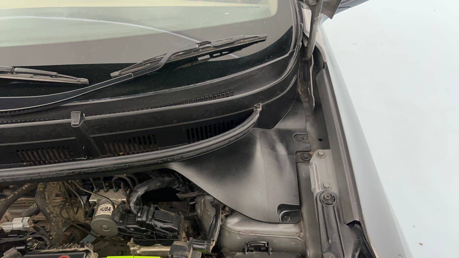 Used 2015 Hyundai Elite i20 Asta 1.2 Petrol Manual engine ENGINE LEFT SIDE HINGE & APRON VIEW