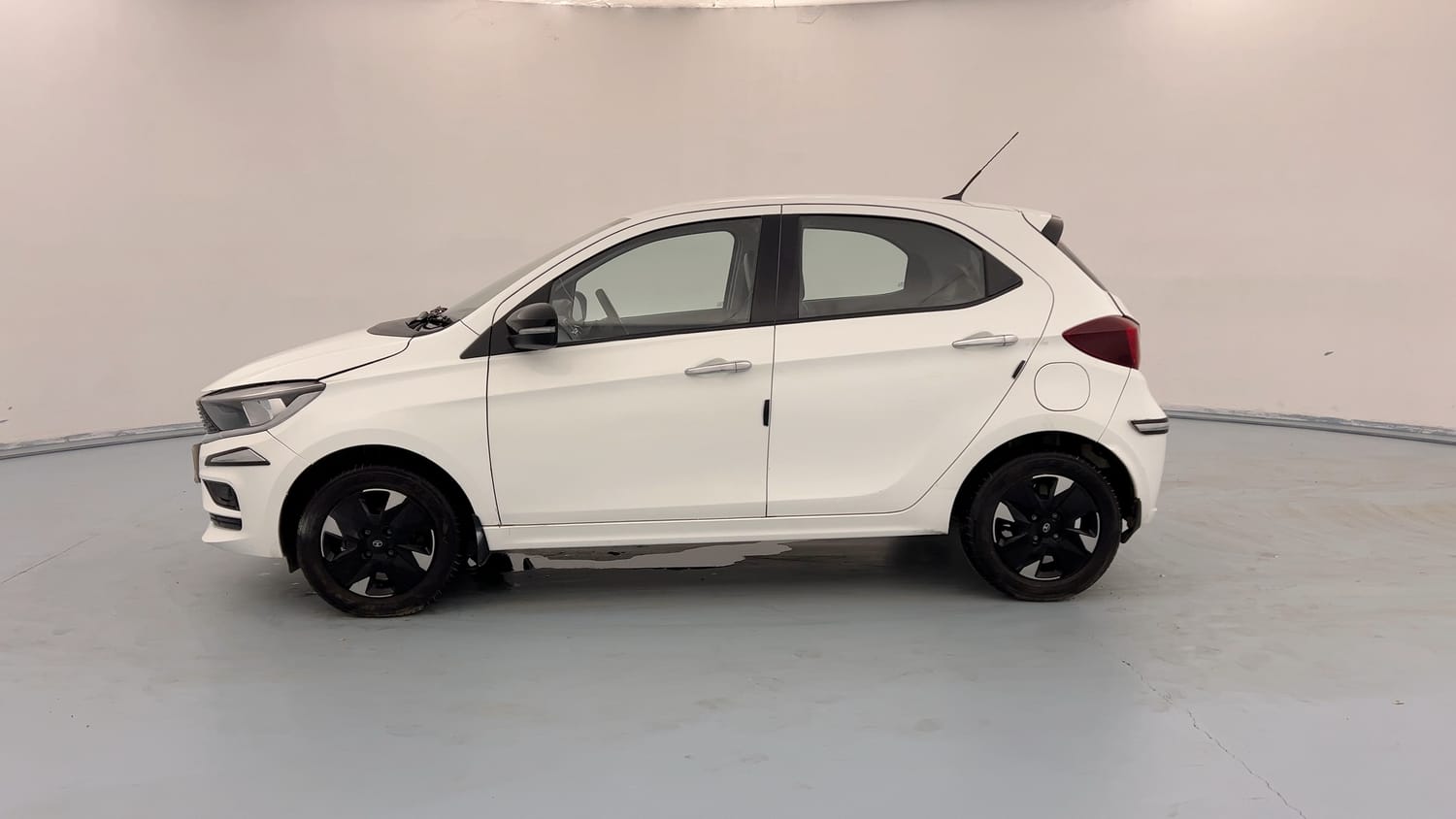 Used 2026 Tata Tiago XT Petrol Manual exterior LEFT SIDE VIEW
