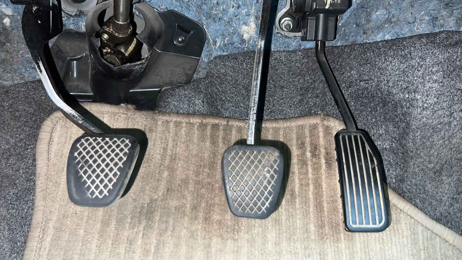 Used 2013 Honda Amaze 1.2 S i-VTEC Petrol Manual interior PEDALS VIEW