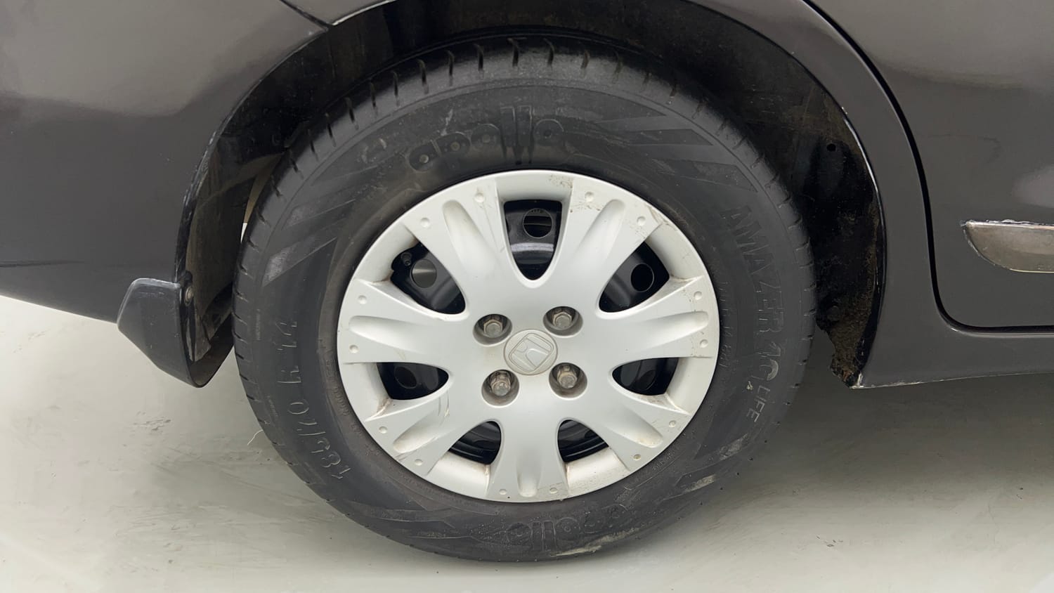 Used 2017 Honda Amaze 1.2 S i-VTEC Opt Petrol Manual tyres RIGHT REAR TYRE RIM VIEW