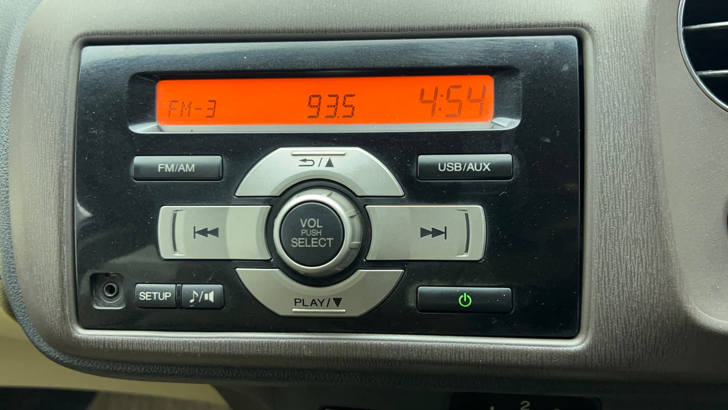 Used 2013 Honda Amaze 1.2 S i-VTEC Petrol Manual top_features Integrated (in-dash) music system