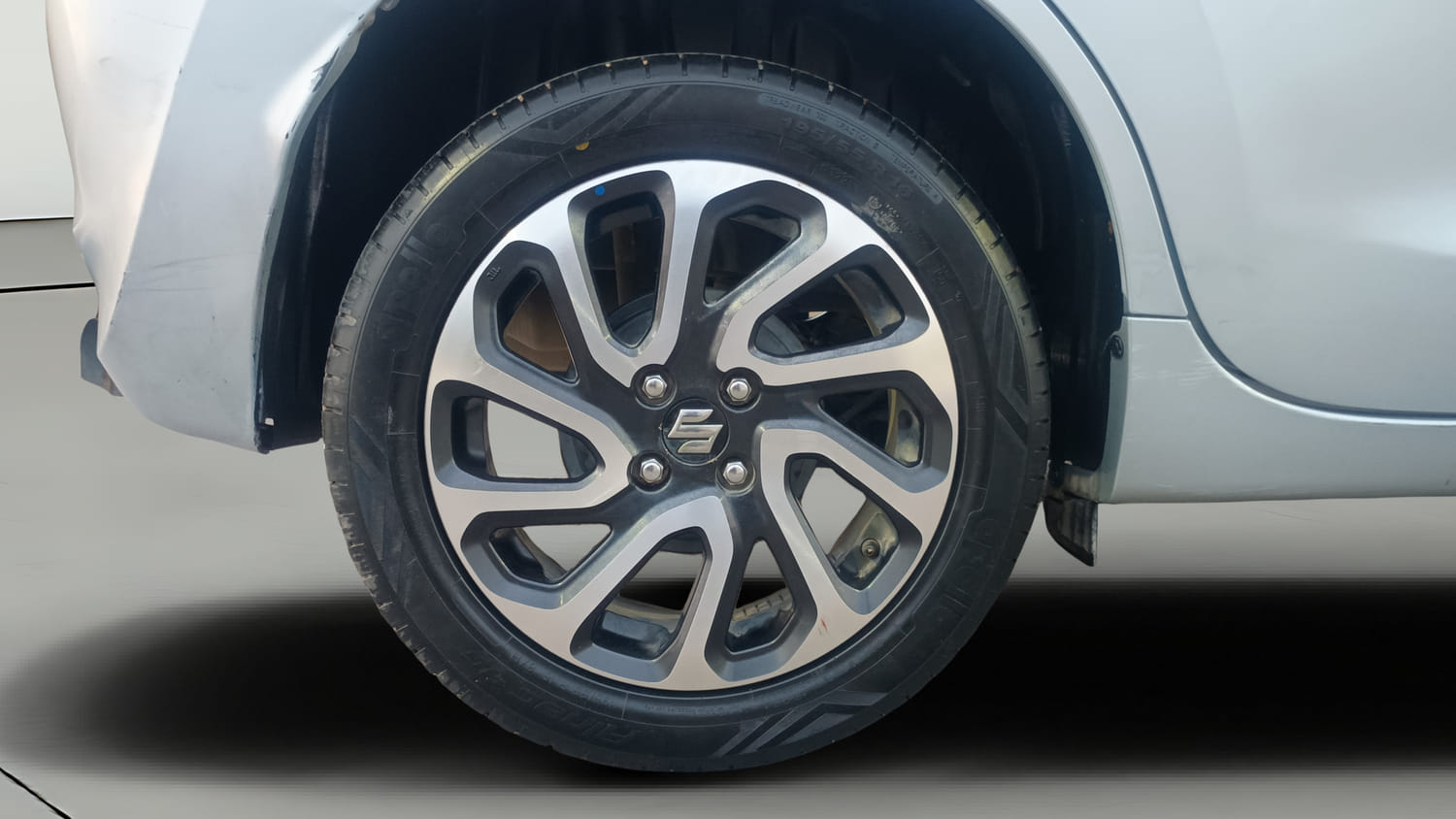 Used 2022 Maruti Suzuki Baleno Alpha MT Petrol Manual tyres RIGHT REAR TYRE RIM VIEW