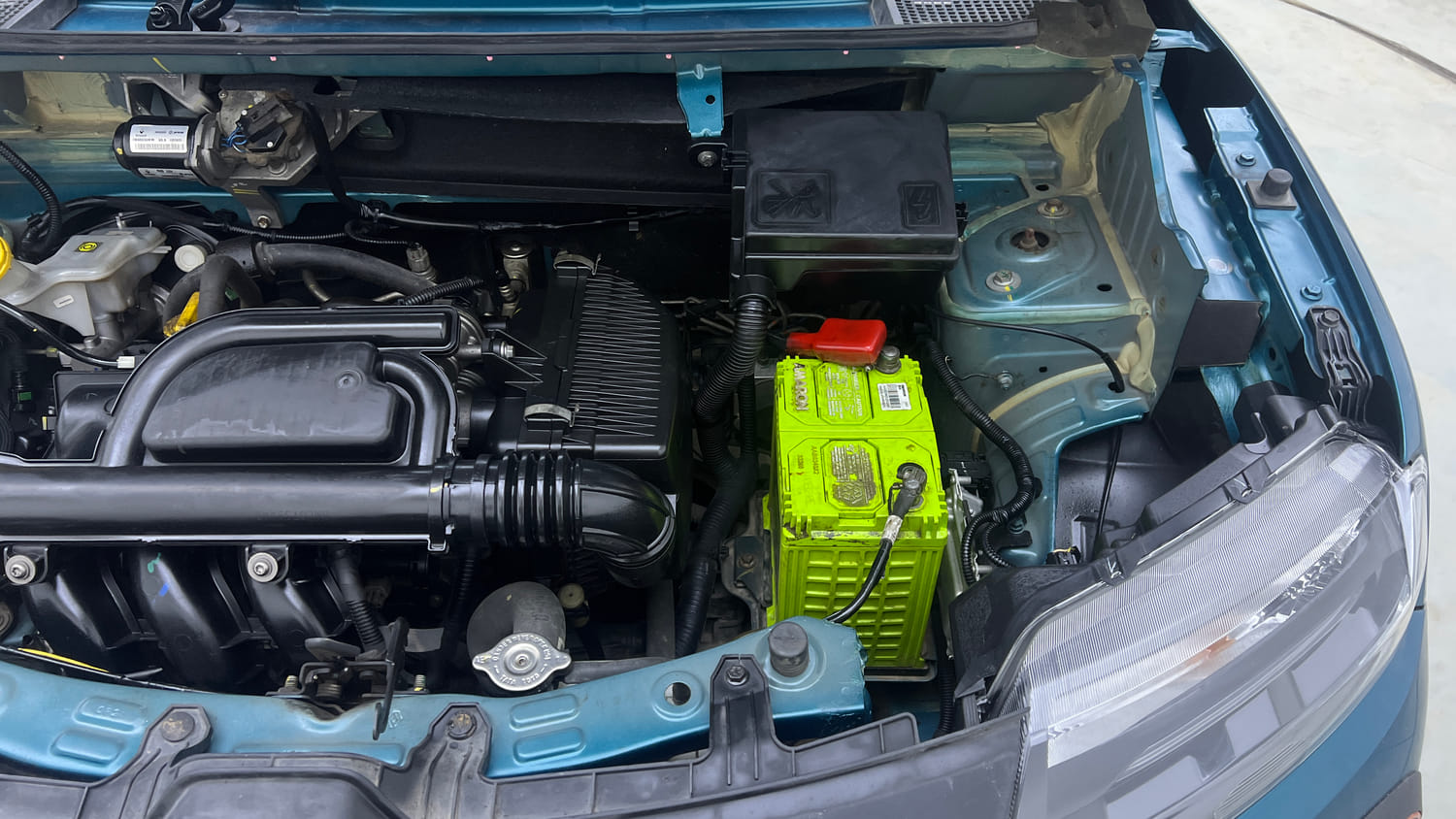 Used 2020 Renault Kwid CLIMBER 1.0 Opt Petrol Manual engine ENGINE LEFT SIDE VIEW