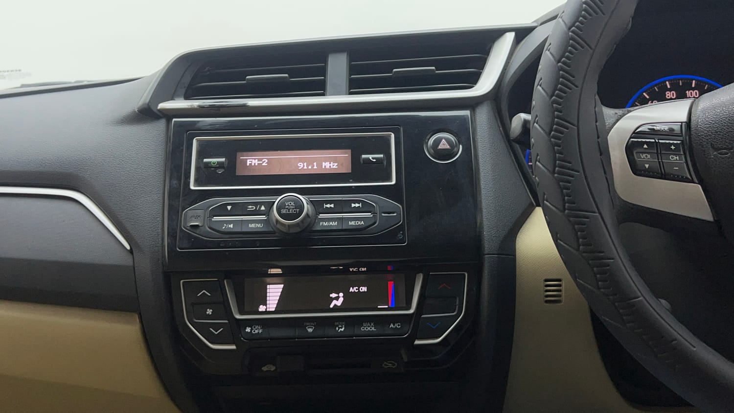 Used 2017 Honda Amaze 1.2 S i-VTEC Opt Petrol Manual interior MUSIC SYSTEM & AC CONTROL VIEW