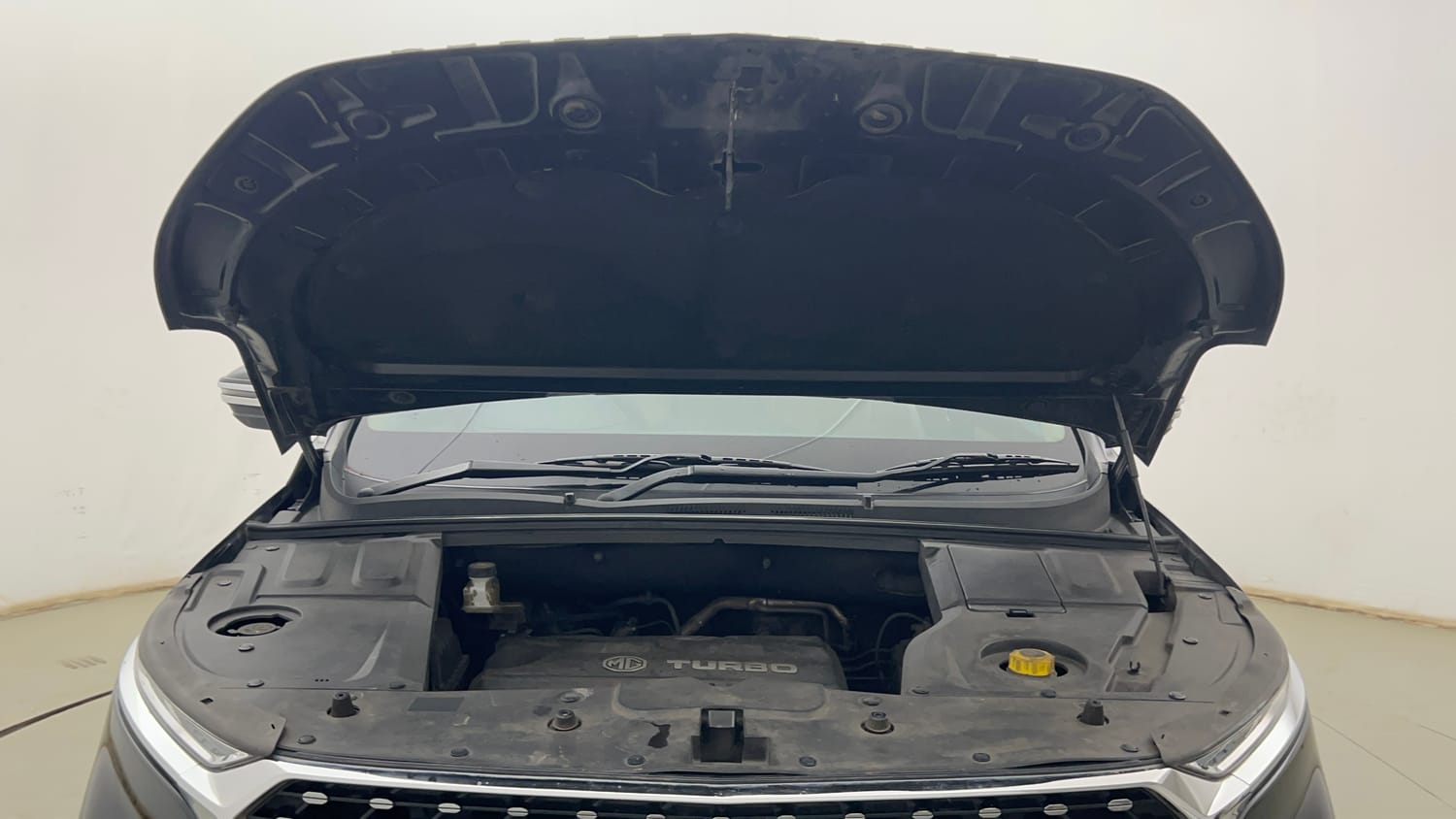 Used 2022 MG Motors Hector Sharp 1.5 Petrol Turbo Hybrid MT Hybrid Manual engine ENGINE & BONNET OPEN FRONT VIEW