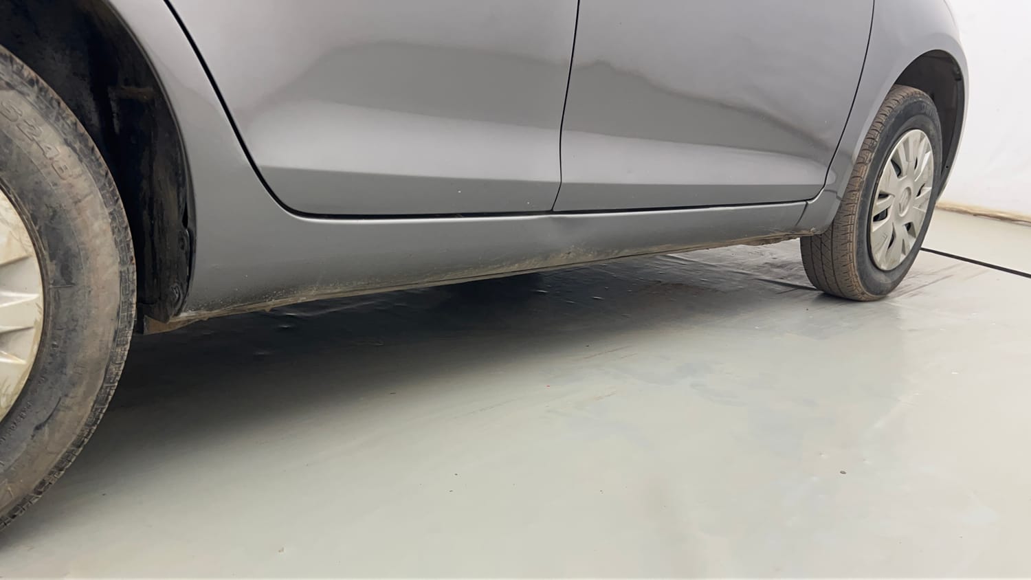 Used 2013 Maruti Suzuki Swift VXi Petrol Manual dents MINOR SCRATCH