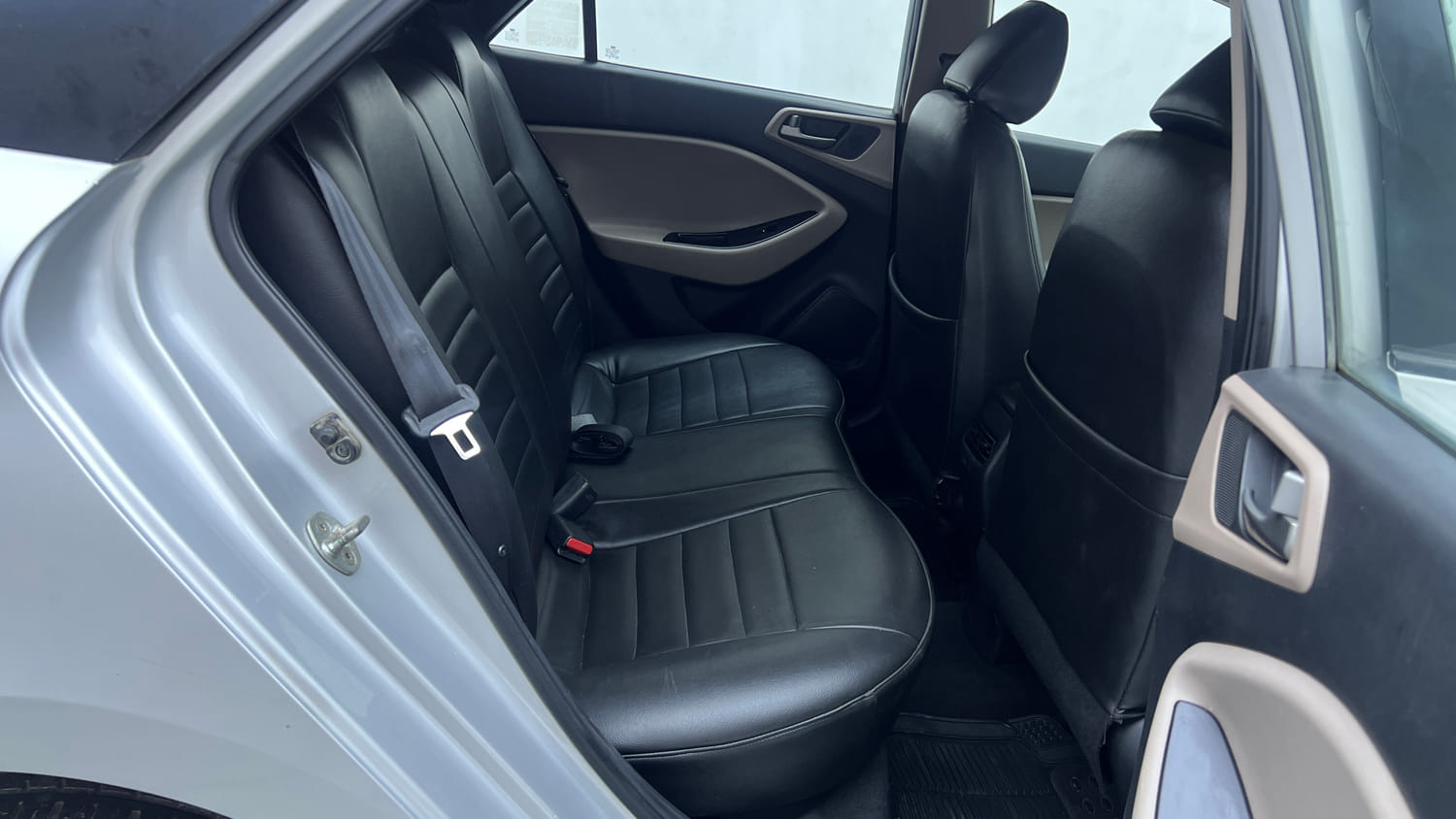 Used 2017 Hyundai Elite i20 Sportz 1.2 Petrol Manual interior RIGHT SIDE REAR DOOR CABIN VIEW