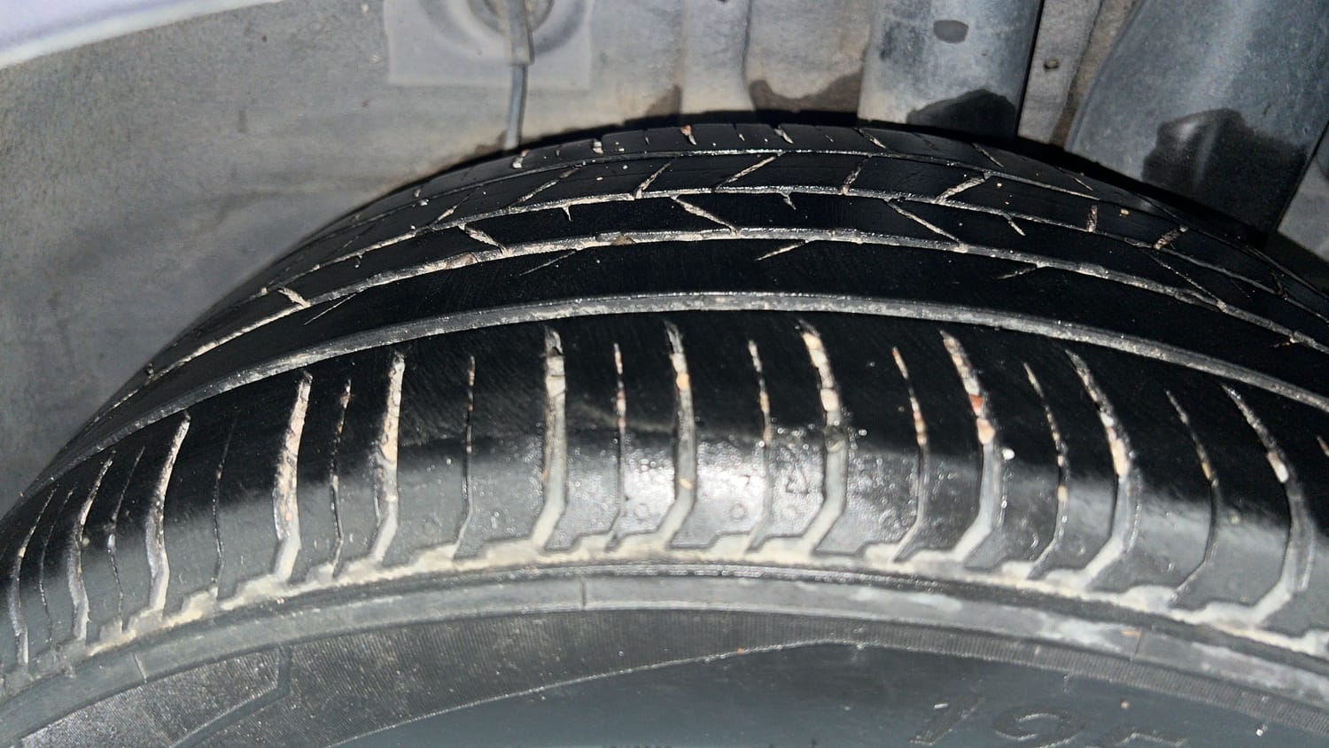 Used 2015 Hyundai Elite i20 Asta 1.2 Petrol Manual tyres LEFT REAR TYRE TREAD VIEW